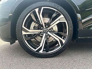 Volvo  B4 Mild-Hybrid Ultra Dark AHK ACC BLIS SD