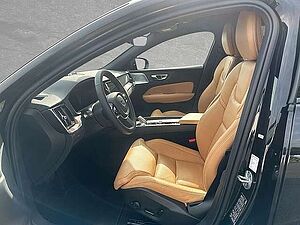 Volvo  B4 Mild-Hybrid Ultra Dark AHK ACC BLIS SD