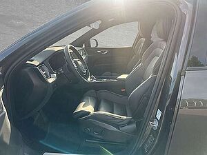 Volvo  B5 AWD Mild-Hybrid Plus Dark AHK ACC BLIS