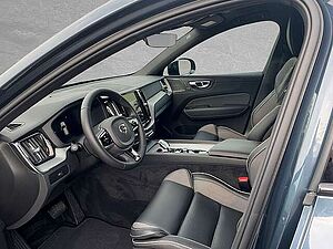 Volvo  B4 Mild-Hybrid Plus Dark AHK ACC BLIS