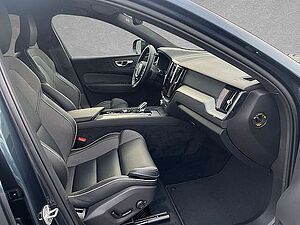 Volvo  B4 Mild-Hybrid Plus Dark AHK ACC BLIS