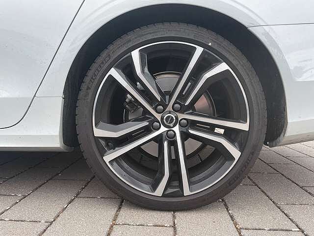 Volvo  B4 Mild-Hybrid Plus Dark ACC BLIS SD