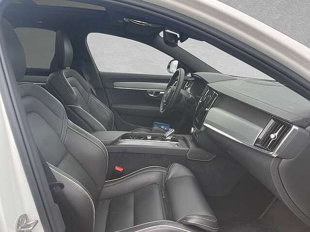 Volvo  B4 Mild-Hybrid Plus Dark ACC BLIS SD