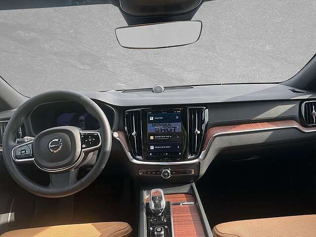 Volvo  B4 Mild-Hybrid Ultra Dark AHK ACC BLIS SD