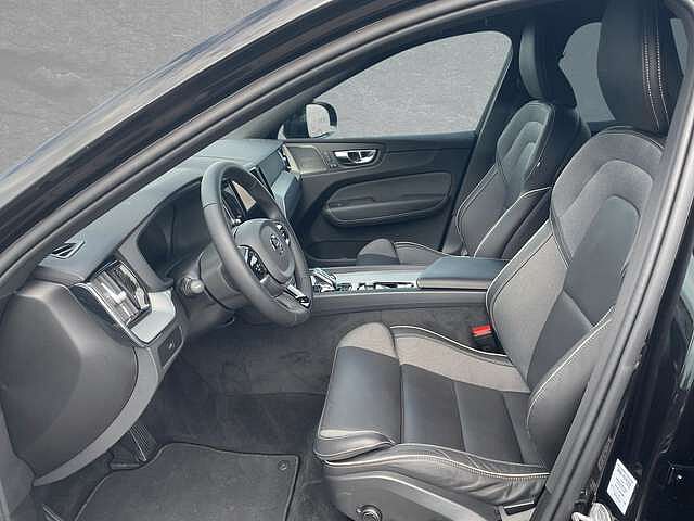 Volvo  B5 AWD Mild-Hybrid Plus Dark AHK ACC BLIS