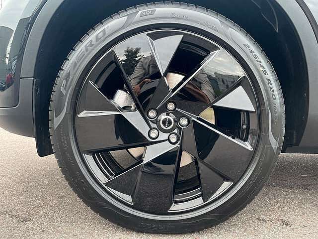 Volvo  B3 MILD-Hybrid Black Edition Plus LED