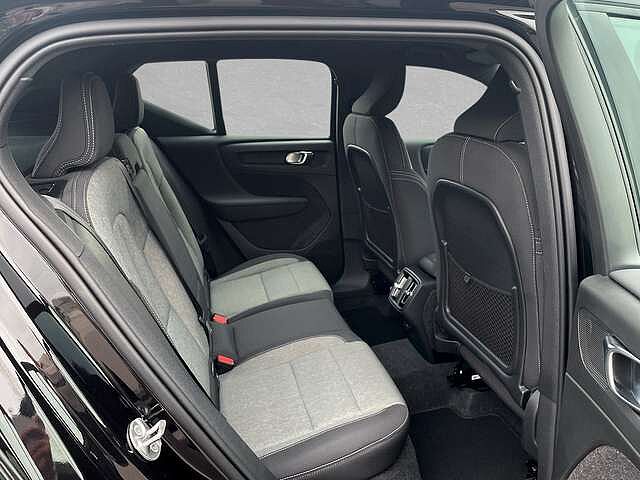 Volvo  B3 MILD-Hybrid Black Edition Plus LED