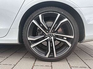 Volvo  B4 Mild-Hybrid Plus Dark ACC BLIS SD