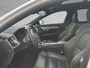 Volvo  B4 Mild-Hybrid Plus Dark ACC BLIS SD