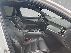 Volvo  B4 Mild-Hybrid Plus Dark ACC BLIS SD