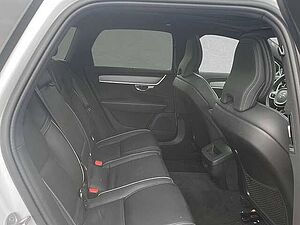 Volvo  B4 Mild-Hybrid Plus Dark ACC BLIS SD