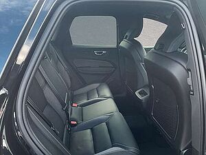Volvo  B5 AWD Mild-Hybrid Plus Dark AHK ACC BLIS
