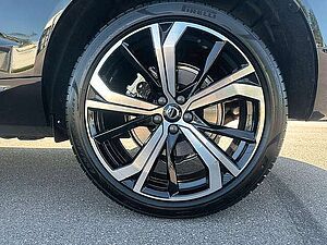 Volvo  B5 AWD Ultra Dark ACC BLIS HUD SD