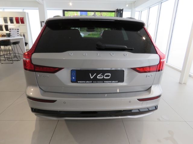 Volvo  B4 Diesel Plus Dark 19 Zoll HarmannKardon 36