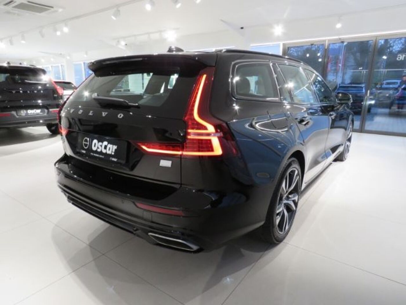 Volvo  T6 AWD R-Design Recharge Plug-In Hybrid Lich