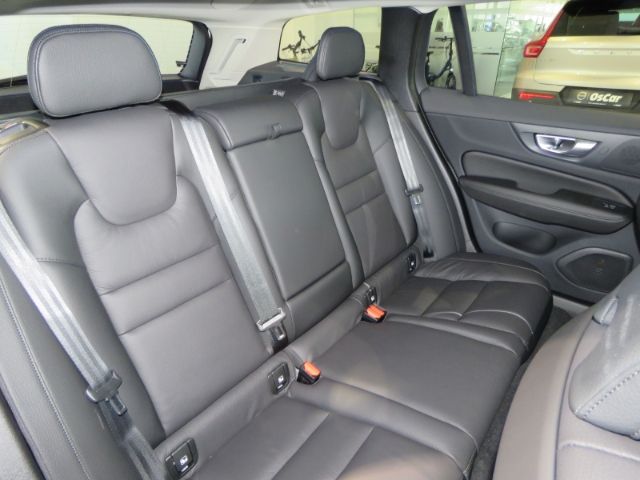 Volvo  B4 Diesel Plus Dark HarmannKardon 19Zoll Fah