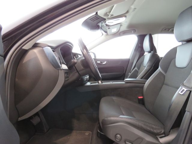 Volvo  B4 Diesel AWD Momentum Pro AHK Licht-P. Win