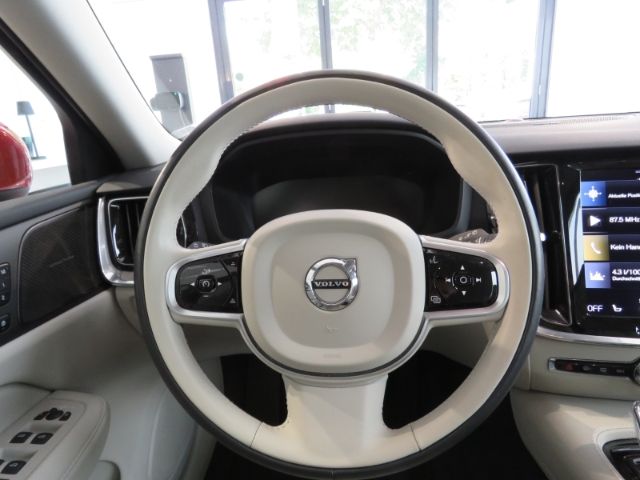Volvo  T6 Recharge Plus Bright HarmanKardon Licht-P