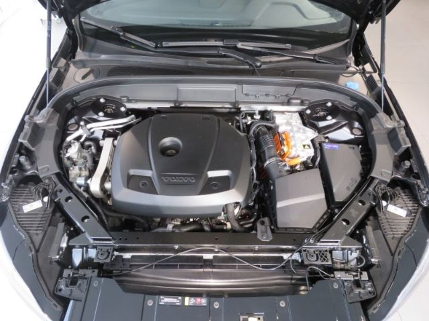 Volvo  T8 Recharge Plus Black Edition HarmanKardon