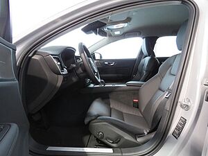 Volvo  B4 Diesel Plus Dark 19 Zoll HarmannKardon 36