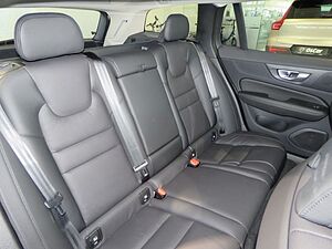 Volvo  B4 Diesel Plus Dark HarmannKardon 19Zoll Fah