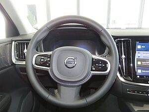Volvo  B4 Diesel Plus Dark HarmannKardon 19Zoll Fah