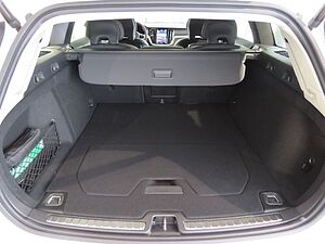 Volvo  B4 Diesel Plus Dark HarmannKardon 19Zoll Fah