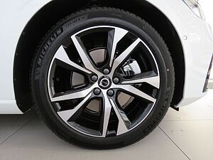 Volvo  B4 Diesel Plus Dark HarmannKardon 19Zoll Fah