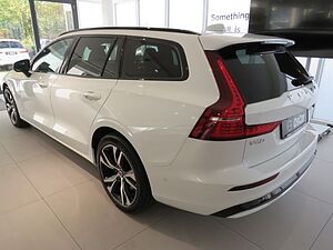 Volvo  B4 Diesel Plus Dark HarmannKardon 19Zoll Fah