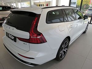Volvo  B4 Diesel Plus Dark HarmannKardon 19Zoll Fah