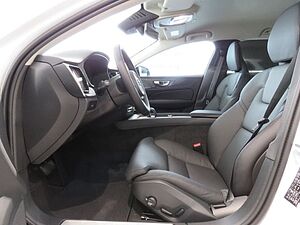 Volvo  B4 Diesel Plus Dark HarmannKardon 19Zoll Fah