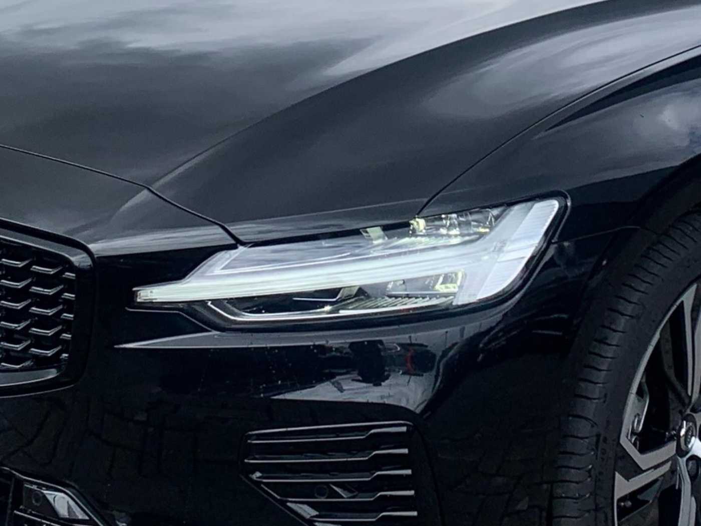 Volvo  T6 AWD Plus Dark Fahrerassistenz Paket LM-Rä