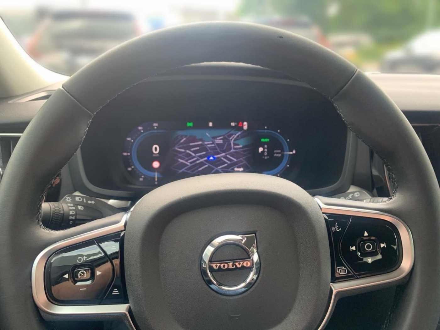Volvo  T6 AWD Plus Dark Fahrerassistenz Paket LM-Rä