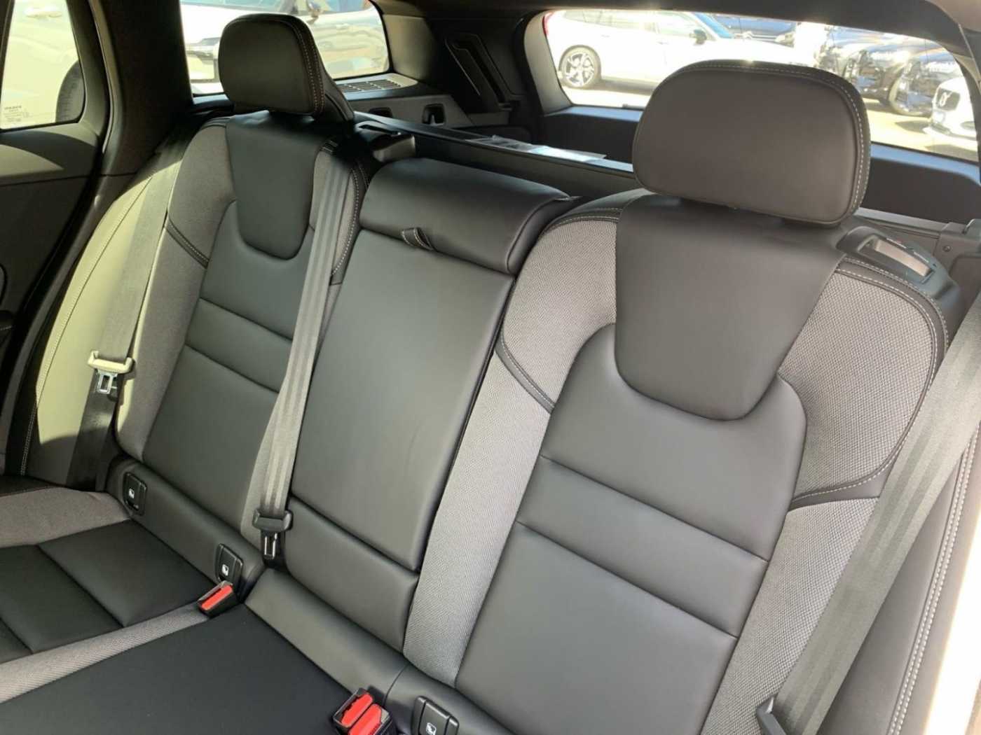 Volvo  T6 AWD Plus Dark Fahrerassistenz Paket LM-Rä