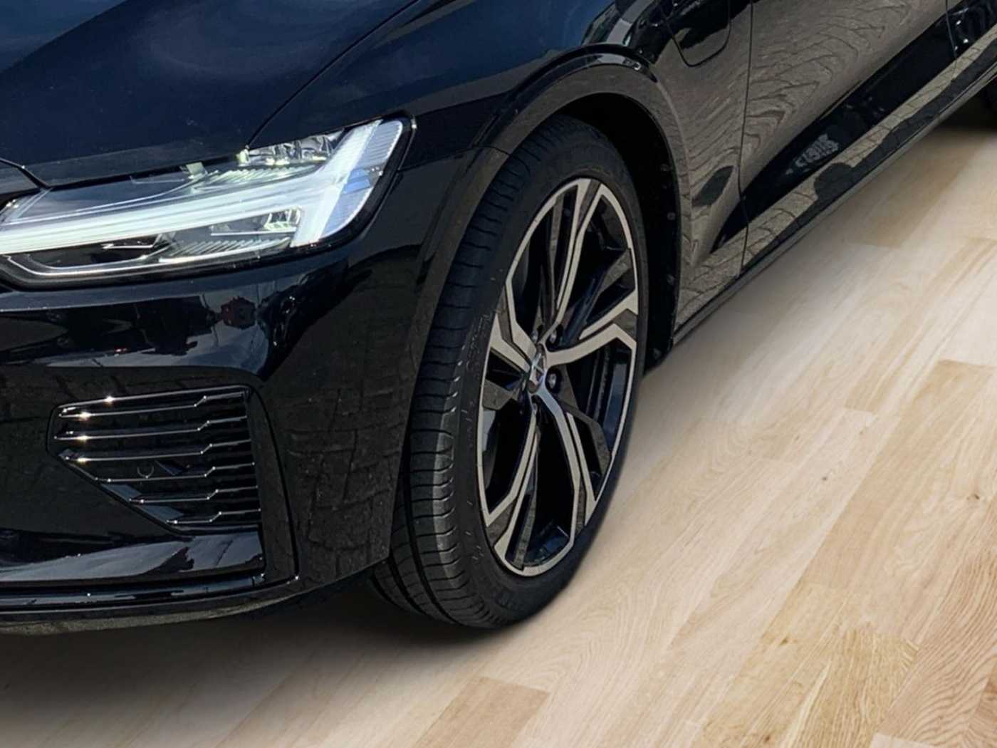 Volvo  T6 AWD Plus Dark Fahrerassistenz Paket LM-Rä
