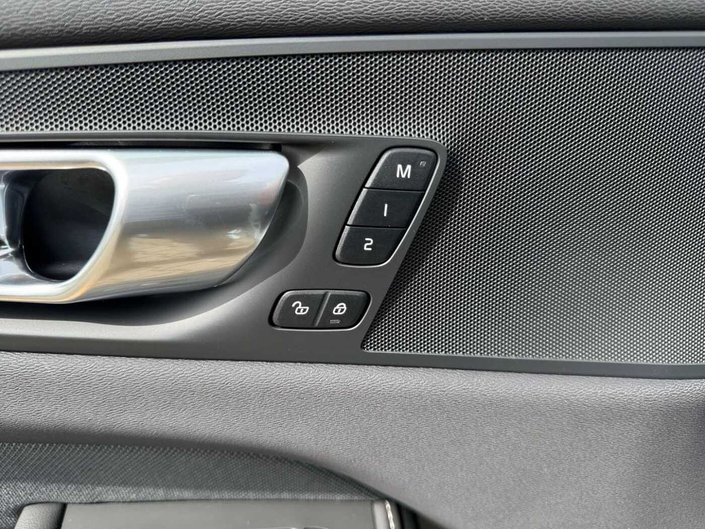 Volvo  T6 Recharge AWD Plus Dark Licht+Fahrerasiss