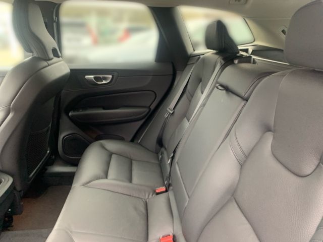 Volvo  B4 Plus Dark Voll LED Abstandstempomat Pilo