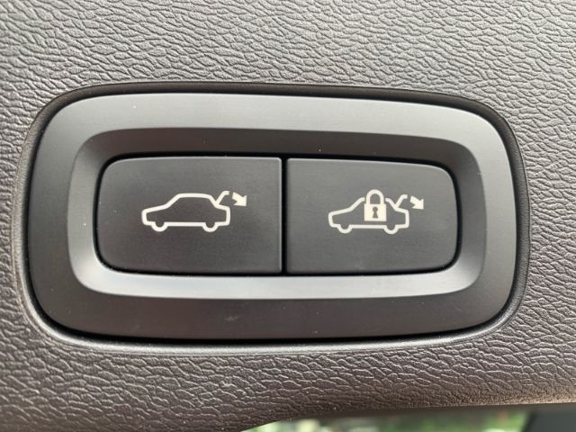 Volvo  B4 AWD Momentum Pro Voll LED Kamera Navi BL