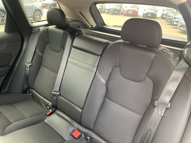 Volvo  B4 AWD Momentum Pro Voll LED Kamera Navi BL