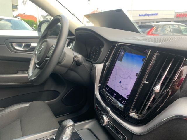 Volvo  B4 AWD Momentum Pro Voll LED Kamera Navi BL