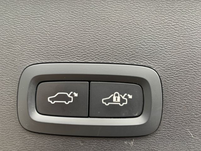 Volvo  T3 Momentum Navi Sitzheizung Tempomat Kamer