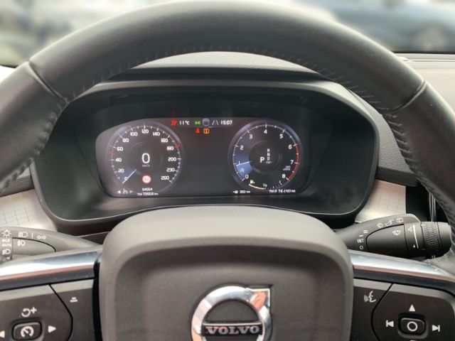 Volvo  T3 Momentum Navi Sitzheizung Tempomat Kamer