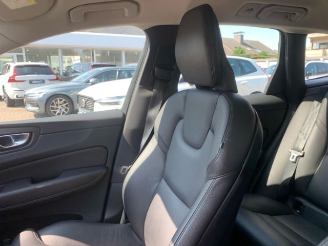 Volvo  B4 AWD Inscription Voll LED Abstandstempoma