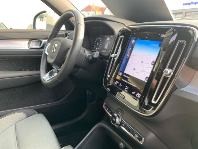 Volvo  Recharge Plug-In Hybrid 2WD Navi Tempomat S