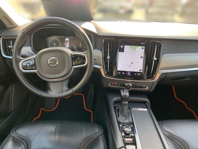 Volvo  D4 Momentum Voll LED Leder el. Sitz Navi Kam