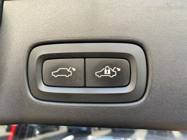Volvo  D4 Momentum Voll LED Leder el. Sitz Navi Kam