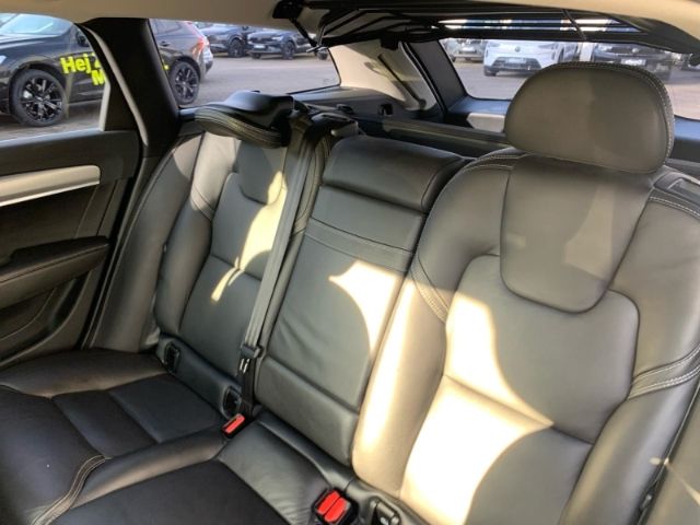 Volvo  D4 Momentum Voll LED Leder el. Sitz Navi Kam