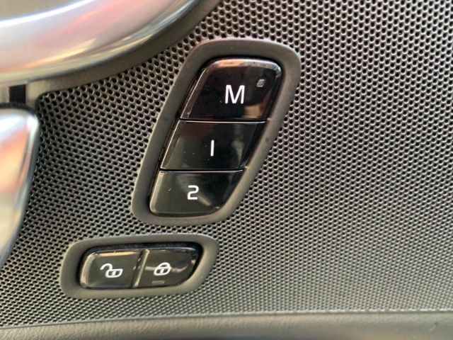 Volvo  D4 Momentum Voll LED Leder el. Sitz Navi Kam