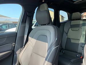 Volvo  B5 DIESEL AWD Ultimate Dark Head-Up Panoram