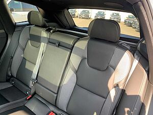 Volvo  B5 DIESEL AWD Ultimate Dark Head-Up Panoram